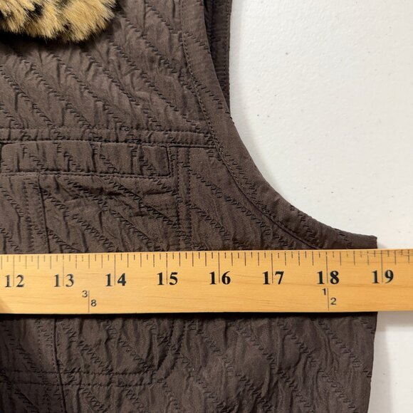 Chico’s Faux Fur Leopard Collar Quilted Vest Winter Brown Size 0 US (4-6 ) - Picture 8 of 10